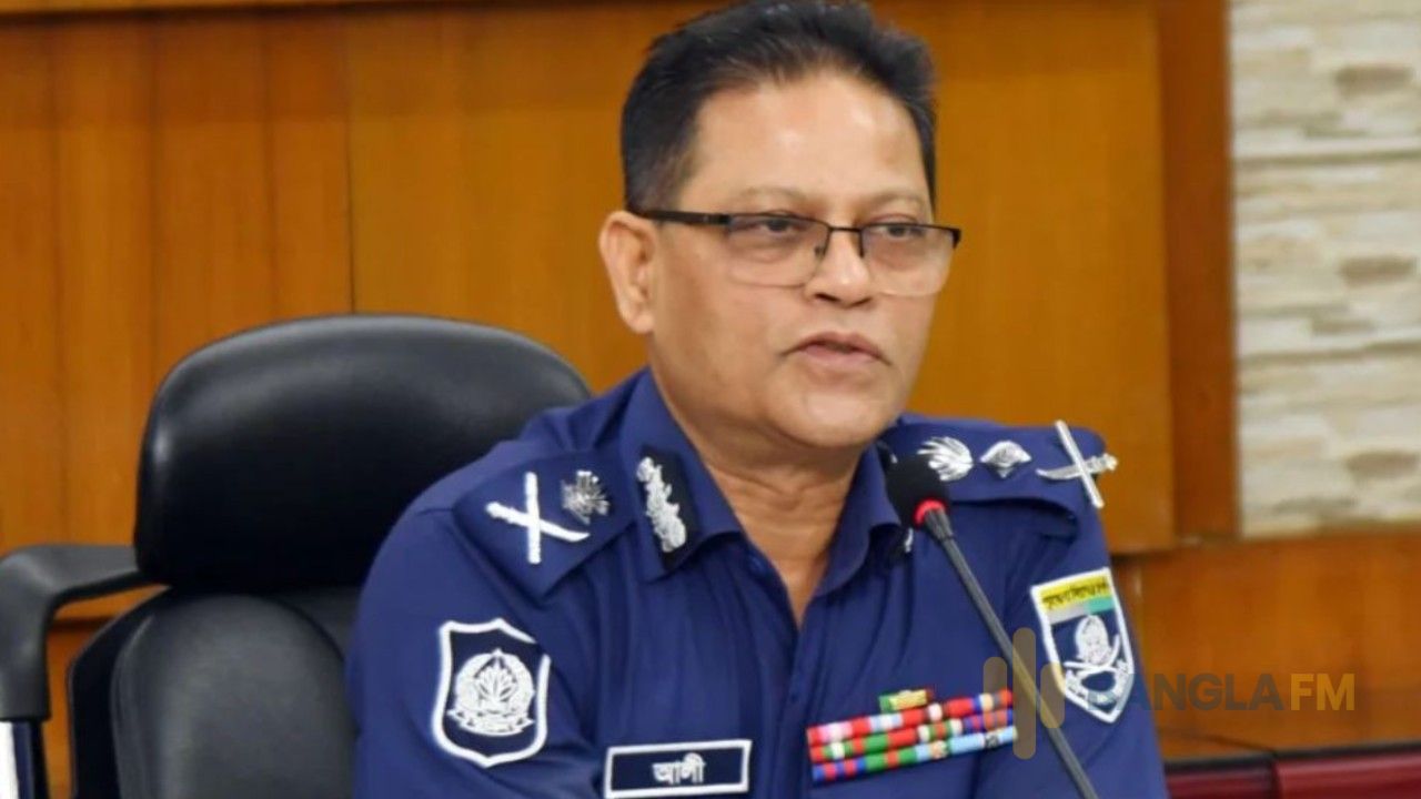 আইজিপির ‘ক্রসফায়ার’ ও সাংবাদিকদের নিয়ে মন্তব্যের ব্যাখ্যা দিল পুলিশ সদর দপ্তর