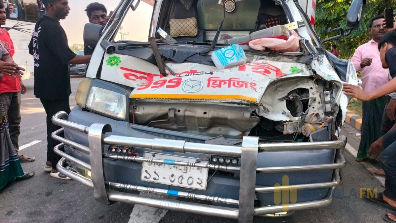 লাশবাহী অ্যাম্বুলেন্স ও ট্রাকের সংঘর্ষে আহত এক