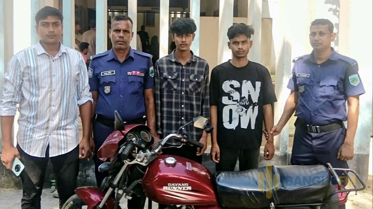 নওগাঁয় ছবি-কণ্ঠে প্রতারণা, ছিনতাই গ্রেপ্তার ২