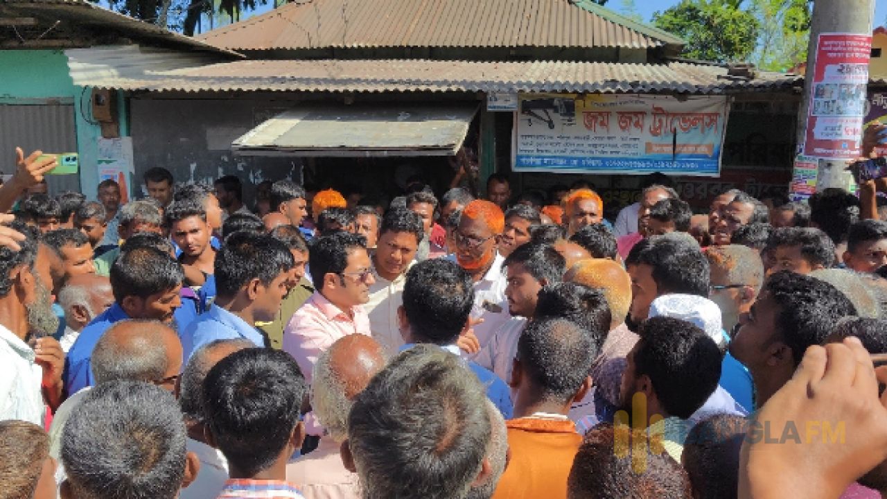 হাতীবান্ধায় সার না পেয়ে ক্ষুব্ধ কৃষক, ঘণ্টাব্যাপী মহাসড়ক অবরোধ