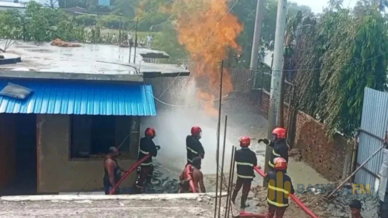 ইনানীতে মাটি ফুঁড়ে বের হচ্ছে গ্যাস-আগুন, আতঙ্কে এলাকাবাসী!