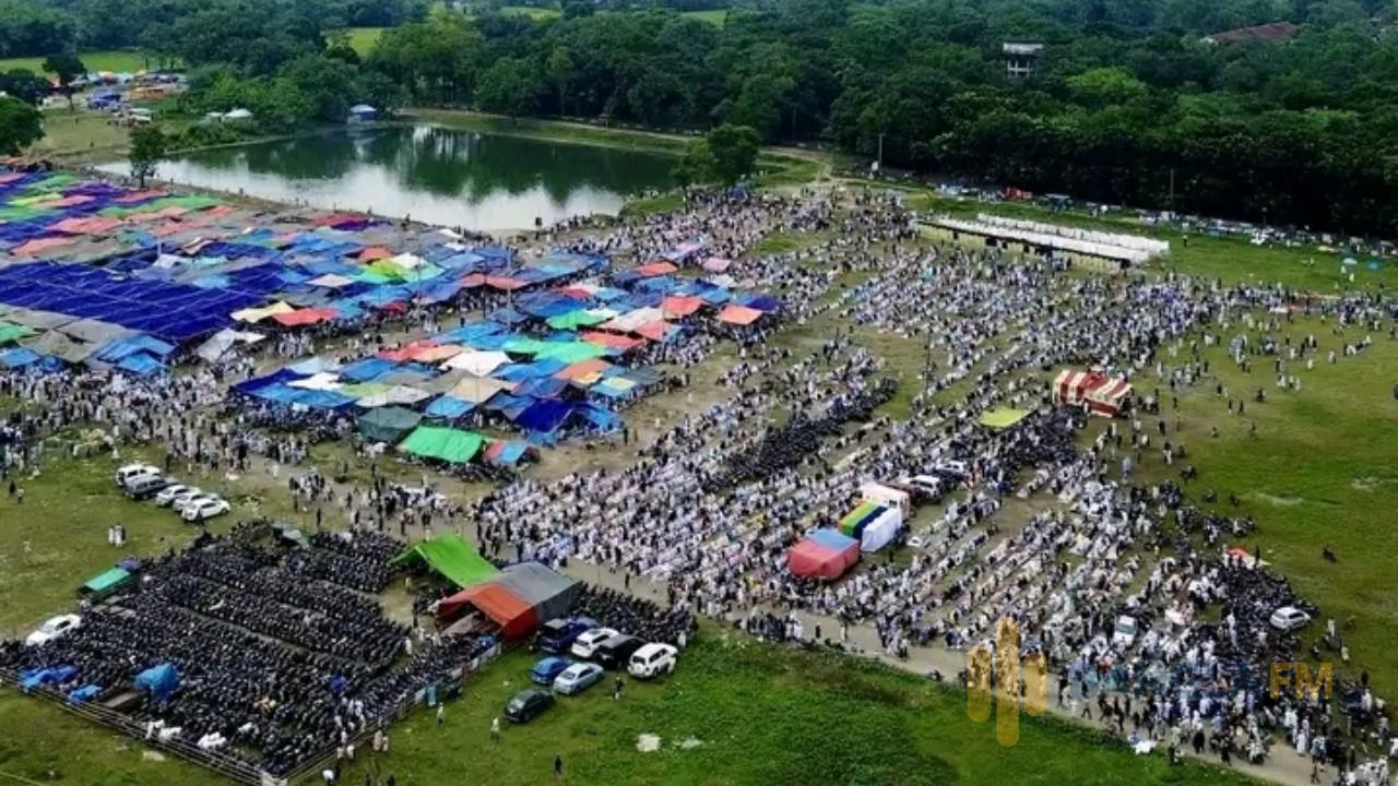 নীলফামারীর ইজতেমায় লক্ষাধিক মুসল্লির জুমার নামাজ আদায়