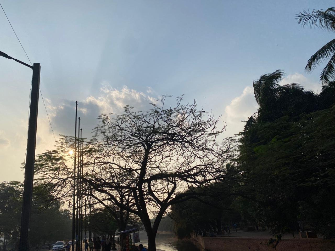 মেঘলা দিনে জিয়া উদ্যান