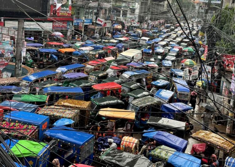 কুমিল্লা নগরীতে কান্দির পাড় পূর্বালী চত্তর থেকে তোলা ছবি