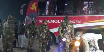 সেনাবাহিনী ও পুলিশের যৌথ চেকপোস্টে তল্লাশি