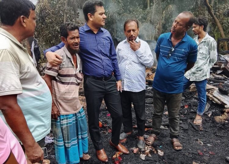 নল‌ছি‌টিতে অগ্নিকাণ্ডে