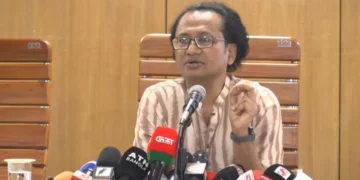 পিআইডি সম্মেলন কক্ষে প্রধানমন্ত্রীর তথ্য ও সম্প্রচার উপদেষ্টা ডা. জাহেদ উর রহমান।