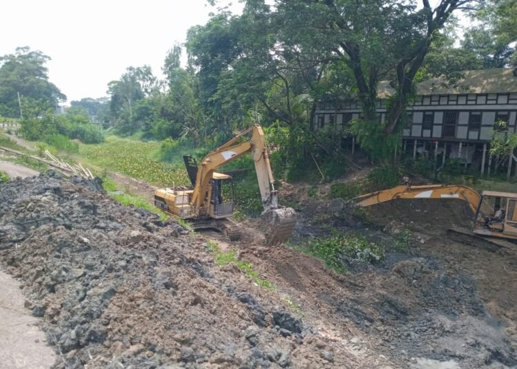 সিরাজদিখানে সরকারি খাল খননে অনিয়মের অভিযোগ