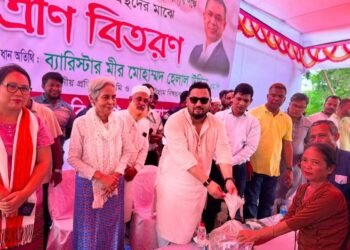 বান্দরবানে বন্যাদুর্গতদের মাঝে বিএনপির ত্রাণ বিতরণ