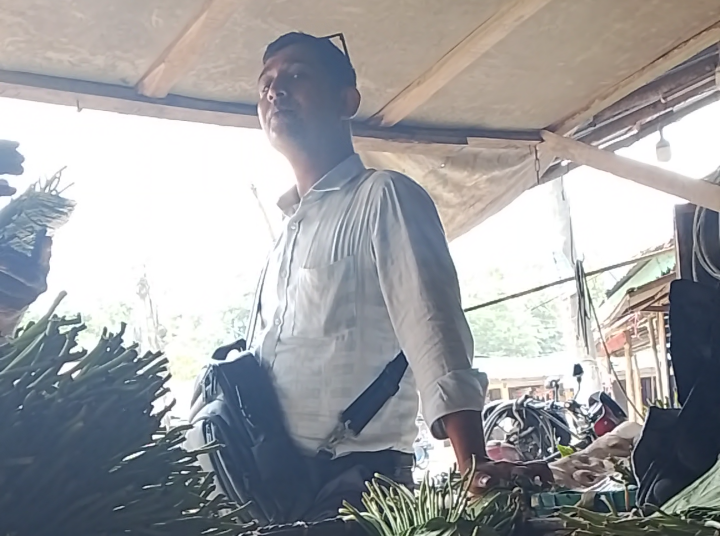 বান্দরবনে বন্যার কারণে বন্ধ থাকার কথা থাকলেও বাস্তবে কিছু না ক্ষুদ্রঋণের কিস্তি আদায় নিয়ে বিভ্রান্তি