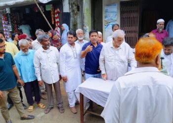 বান্দরবানে বন্যার্তদের পাশে এমপি সাচিং প্রূ জেরি, ত্রাণ বিতরণ