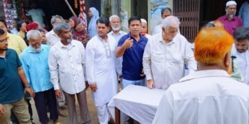 বান্দরবানে বন্যার্তদের পাশে এমপি সাচিং প্রূ জেরি, ত্রাণ বিতরণ