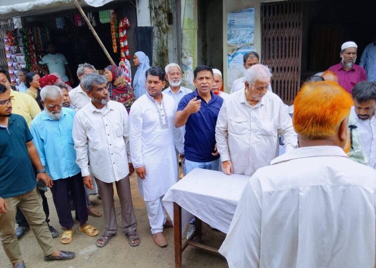 বান্দরবানে বন্যার্তদের পাশে এমপি সাচিং প্রূ জেরি, ত্রাণ বিতরণ