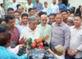 চট্টগ্রামে পানিবন্দী মানুষের পাশে অর্থমন্ত্রী আমীর খসরু মাহমুদ চৌধুরী