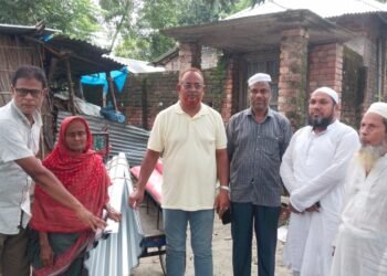 জয়পুরহাটের অসহায় মনোয়ারার পাশে জিয়াউল ফেরদৌস