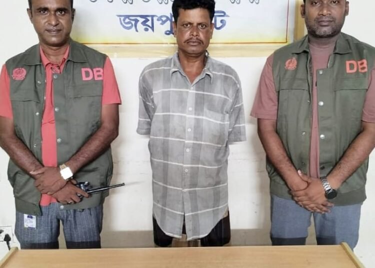 ডিবির হাতে ৫০০ ইয়াবাসহ মাদক ব্যবসায়ী আটক