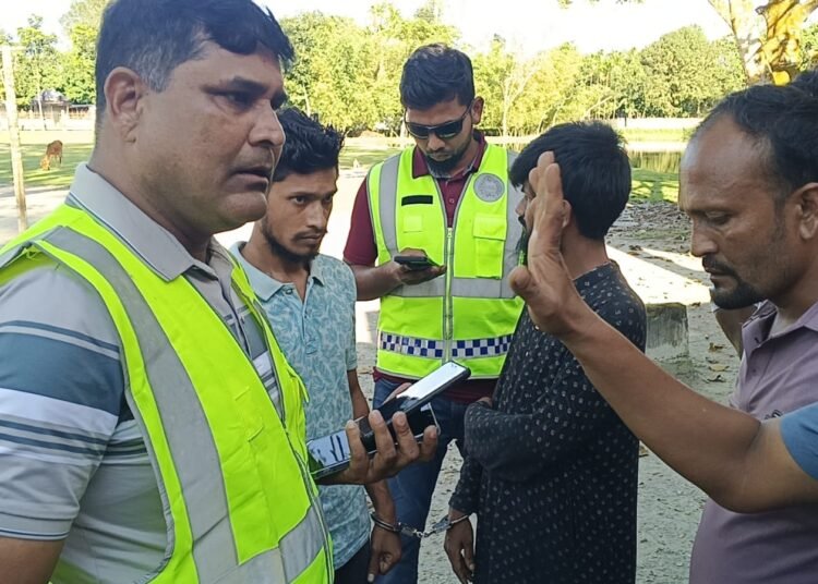 চিলাহাটিতে ৩০ পিস ট্যাপেন্টাডল ট্যাবলেটসহ দুই মাদক কারবারি আটক
