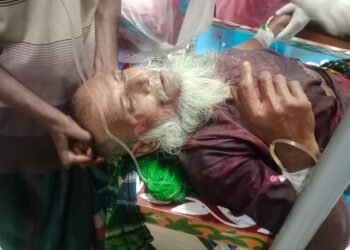 শরীয়তপুরে বাসের চাপায় গুরুতর আহত বৃদ্ধ হকার, ঢামেকে রেফার