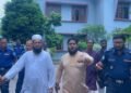 বাম থেকে দু'নাম্বার ববি সাবেক শিক্ষার্থী খাজা আহমেদ!