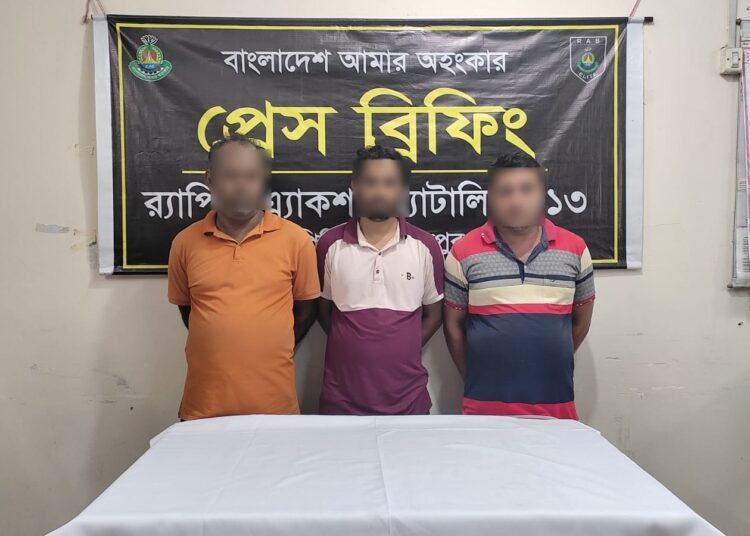 দিনাজপুরে কুরিয়ার গোডাউনে মিলল ৩৩ হাজার ৭২৪ বোতল যৌন উত্তেজক সিরাপ, গ্রেপ্তার ৩