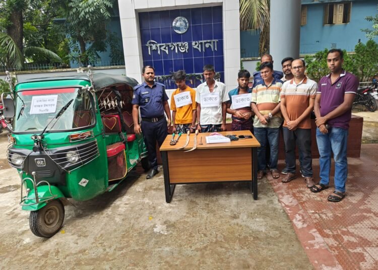 চাঁপাইনবাবগঞ্জে ডাকাতির প্রস্তুতিকালে ৩ জন গ্রেপ্তার
