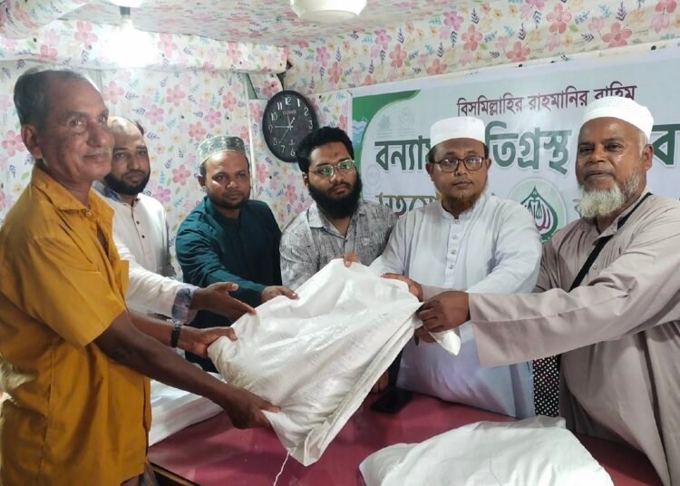 বাঘাইছড়িতে বন্যার্তদের পাশে জামায়াত, ফায়ার সার্ভিস স্টেশনের দাবি