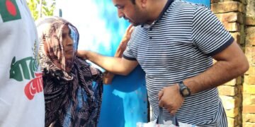 চট্টগ্রামের বাঁশখালীতে বন্যার্ত মানুষের পাশে চবি ছাত্রদল