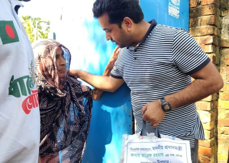 চট্টগ্রামের বাঁশখালীতে বন্যার্ত মানুষের পাশে চবি ছাত্রদল