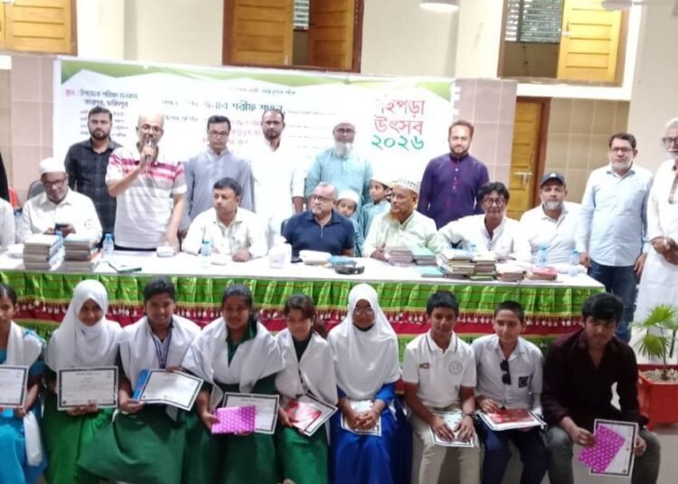 যে বই পড়ে, সে জীবনে কখনো হতাশ হয় না