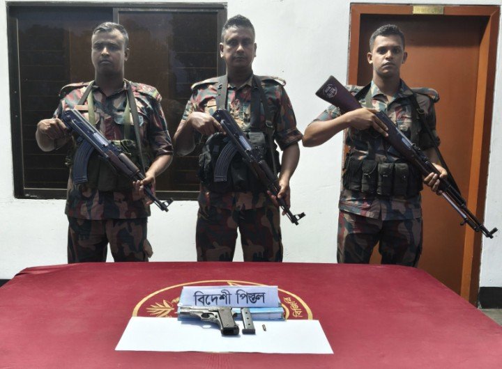 বেনাপোল সীমান্তে বিদেশী পিস্তল ও গুলি উদ্ধার