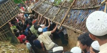 রোহিঙ্গা ক্যাম্পে পাহাড় ধস, মাটি চাপায় নিহত ৮