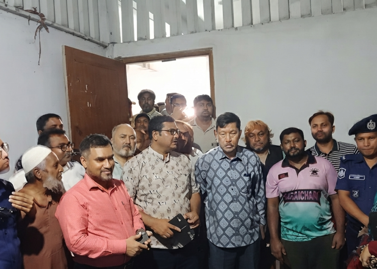 কাপ্তাইয়ে আশ্রয়কেন্দ্র পরিদর্শনে সংসদ সদস্য দীপেন দেওয়ান
