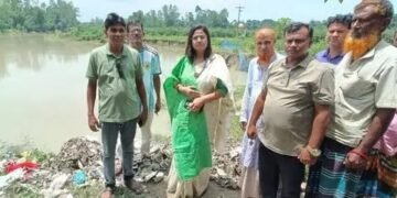 ক্ষতিগ্রস্ত নাল্লাপাড়া বাজার ও গড়াসিন গ্রাম পরিদর্শন করেছেন দেলদুয়ার উপজেলা নির্বাহী কর্মকর্তা জহুরা সুলতানা যুথি