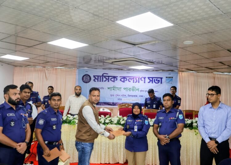 ঢাকা জেলা পুলিশের সম্মাননা পেলেন ডিবি এসআই মতিউর রহমান
