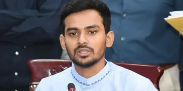 পুলিশের উপস্থিতিতেই নাসীরুদ্দীন-সারজিসের গাড়িবহরে হামলা: আসিফ মাহমুদ