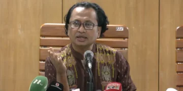তথ্য অধিদপ্তরের সম্মেলনকক্ষে সাপ্তাহিক সংবাদ সম্মেলনে প্রধানমন্ত্রীর তথ্য ও সম্প্রচার উপদেষ্টা জাহেদ উর রহমান।
