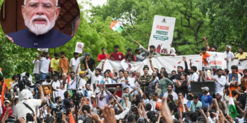 নরেন্দ্র মোদির পদত্যাগের দাবিতে উত্তাল দিল্লি