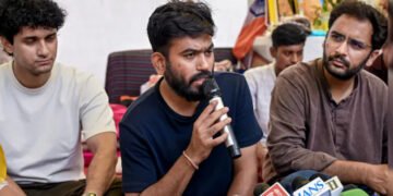 শিক্ষামন্ত্রীর পদত্যাগেও থামছে না আন্দোলন, সামনে এলো বিক্ষোভকারীদের ৩ নতুন দাবি