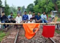 ট্রেনে শিক্ষার্থীকে মারধরের অভিযোগ, রেললাইন অবরোধে রাজশাহীর সঙ্গে সারাদেশের ট্রেন চলাচল বন্ধ