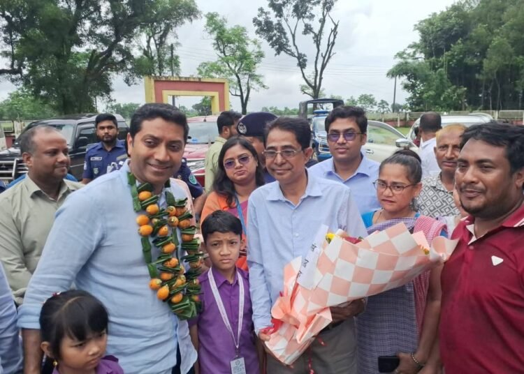 সিলেটে প্রতিমন্ত্রী ববি হাজ্জাজকে খাঁশিয়া শিক্ষার্থীদের পান-সুপারির মালায় বরণ