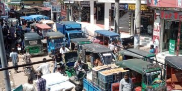 ব্রাহ্মণপাড়ায় তীব্র যানজটে দুর্ভোগ সাধারণ মানুষ 