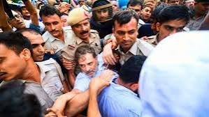 দিল্লির বিক্ষোভ থেকে রাহুল ও প্রিয়াঙ্কা গান্ধী আটক