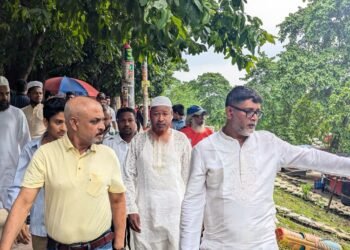 ময়মনসিংহে জয়নুল আবেদীন পার্ক পরিদর্শনে ওয়াহিদ এমপি-সিটি প্রশাসক রোকন