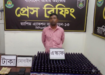 লালমনিরহাটে ২৯৬ বোতল এস্কাফ সিরাপসহ মাদক ব্যবসায়ী গ্রেফতার
