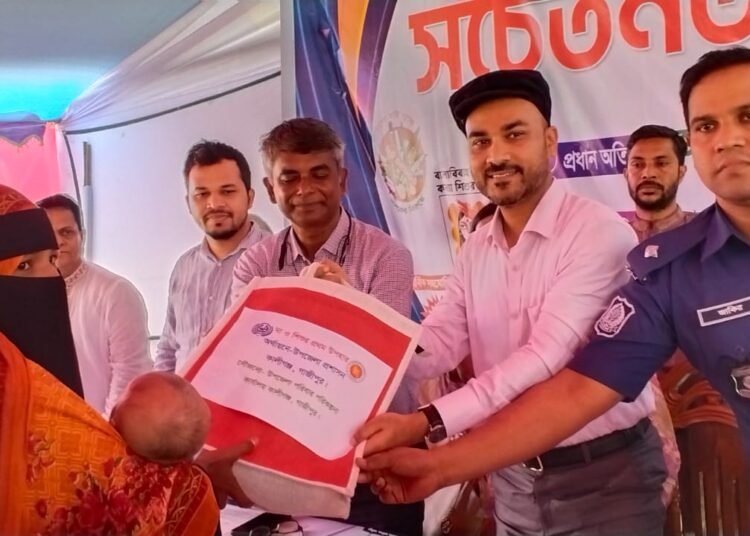 তজুমদ্দিনে চাঁদা না দেওয়ায় নারী-পুরুষকে জুতার মালা পরিয়ে অপদস্থ, মামলা