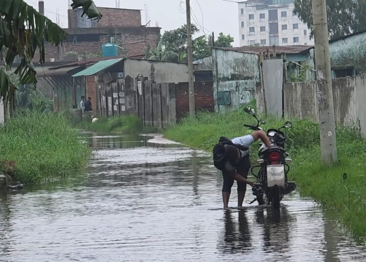 টানা বৃষ্টিতে তলিয়ে গেছে নারায়ণগঞ্জ