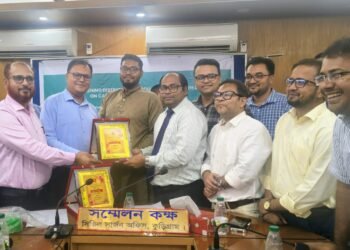 জরায়ুমুখ ক্যান্সার স্ক্রিনিংয়ে কুড়িগ্রামে সেরা নাগেশ্বরী, সম্মাননা পেলেন নার্স নাজমা