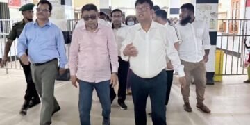 সাতক্ষীরায় স্বাস্থ্য মন্ত্রীর আকস্মিক হাসপাতাল পরিদর্শন দুই চিকিৎসক সহ বরখাস্ত তিন