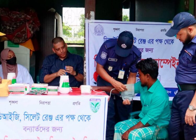 মৌলভীবাজারে বন্যার্তদের বিনামূল্যে চিকিৎসাসেবা