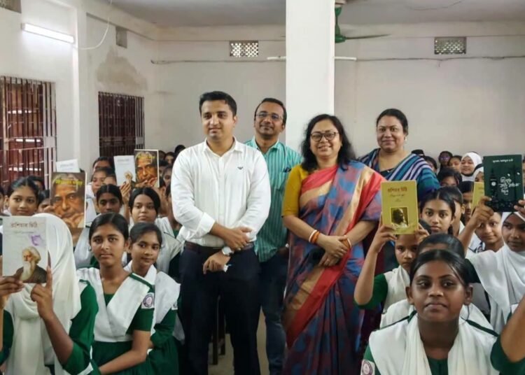 শ্রীমঙ্গলে বইপড়ায় শিক্ষার্থীদের উদ্বুদ্ধকরণ